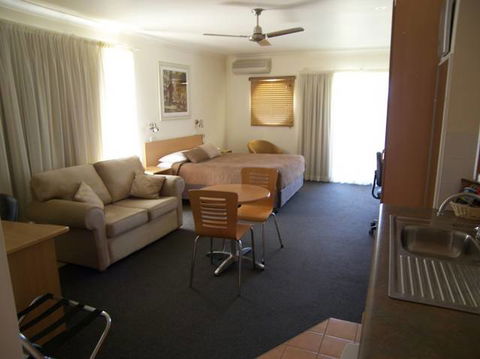 Aston Hill Motor Lodge - SA Accommodation 3
