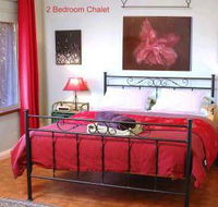 Bettenay's Lakeside Loft Spa Apartment - SA Accommodation