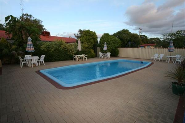 Busselton Villas And Caravan Park - thumb 3