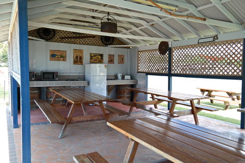Colonial Holiday Park & Leisure Village - SA Accommodation 4