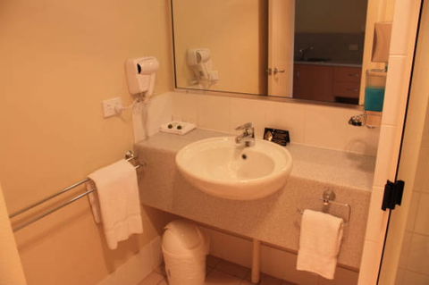 Country Roads Motor Inn - Gayndah - SA Accommodation 1