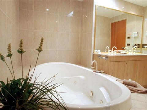 Hermitage Campbelltown - SA Accommodation 2