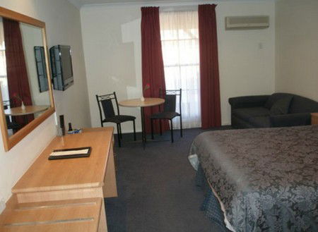 Bushmans Motor Inn - SA Accommodation 2