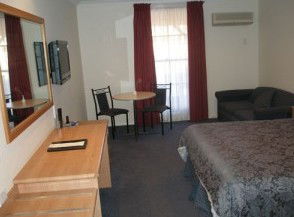 Bushmans Motor Inn - SA Accommodation 4