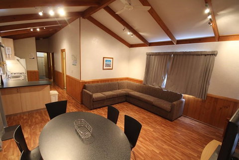 Metungholidayvillas - SA Accommodation 0