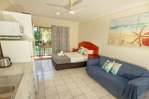 Tropical Palms Resort & 4WD Hire - SA Accommodation 0