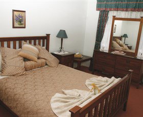 Hillside Bed And Breakfast And Gumnut Cottage - SA Accommodation 3