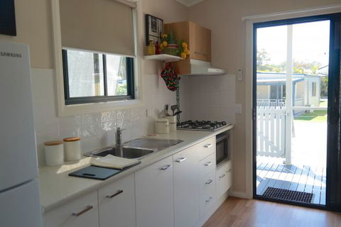 Colonial Holiday Park And Leisure Village - SA Accommodation 2