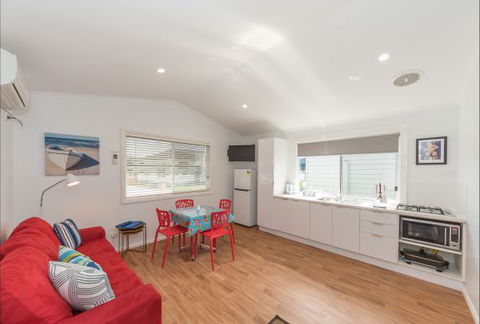 Colonial Holiday Park And Leisure Village - SA Accommodation 5