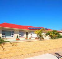Christies Cottage for holidays and relocations. - SA Accommodation