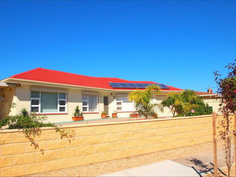 Christies Cottage For Holidays And Relocations. - SA Accommodation 0