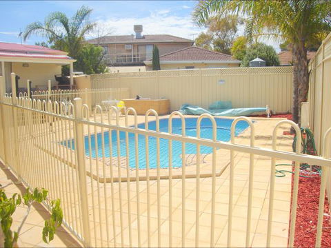 Christies Cottage For Holidays And Relocations. - SA Accommodation 1