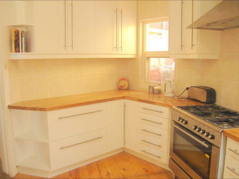 Christies Cottage For Holidays And Relocations. - SA Accommodation 3