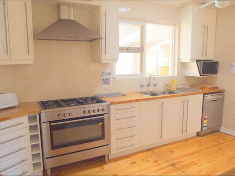 Christies Cottage For Holidays And Relocations. - SA Accommodation 4