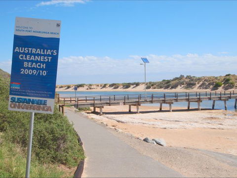Christies Cottage For Holidays And Relocations. - SA Accommodation 5