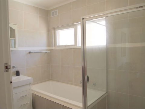 Christies Cottage For Holidays And Relocations. - SA Accommodation 7