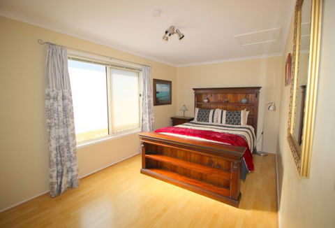 Christies Cottage For Holidays And Relocations. - SA Accommodation 20
