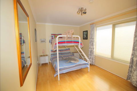 Christies Cottage For Holidays And Relocations. - SA Accommodation 26