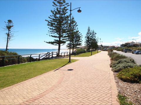 Christies Cottage For Holidays And Relocations. - SA Accommodation 28