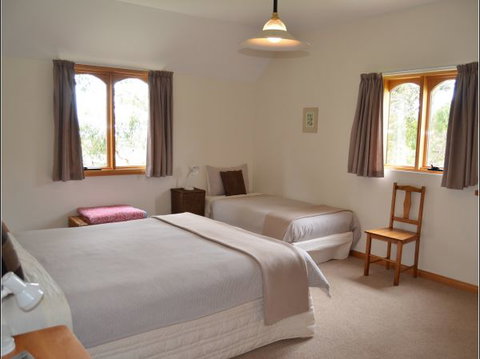 Herons Rise Vineyard Accommodation - SA Accommodation 0