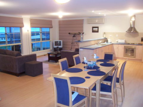 Century 21 SouthCoast: LaScala Skies - SA Accommodation 2