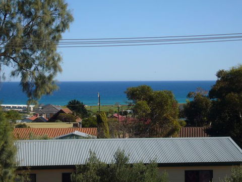 Century 21 SouthCoast: LaScala Skies - SA Accommodation 3