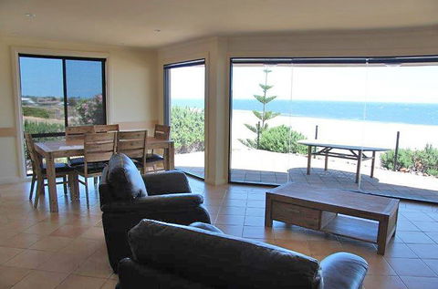 Cliff House Beachfront Villas - SA Accommodation 1