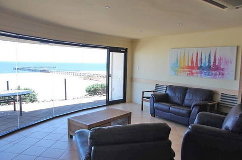 Cliff House Beachfront Villas - SA Accommodation 2