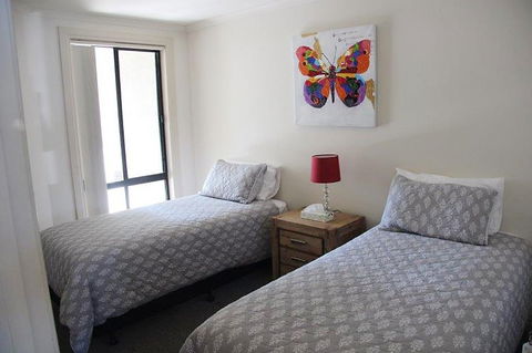 Cliff House Beachfront Villas - SA Accommodation 3