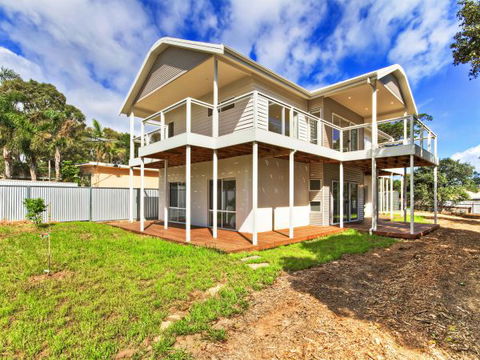 Century 21 Southcoast: White Cedars - SA Accommodation 0