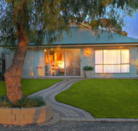 17 QED Lakehouse - SA Accommodation