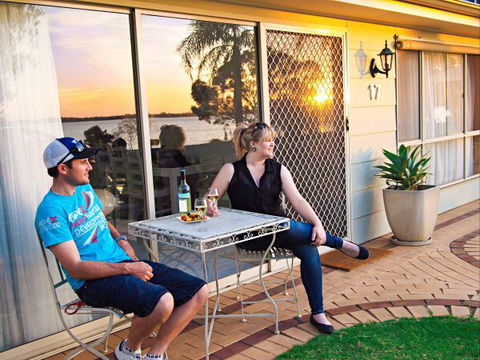 17 QED Lakehouse - SA Accommodation 1