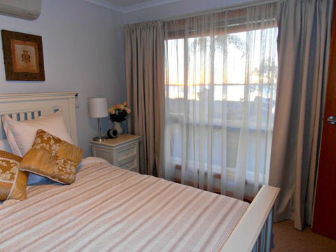 17 QED Lakehouse - SA Accommodation 3