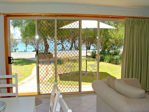 17 QED Lakehouse - SA Accommodation 5
