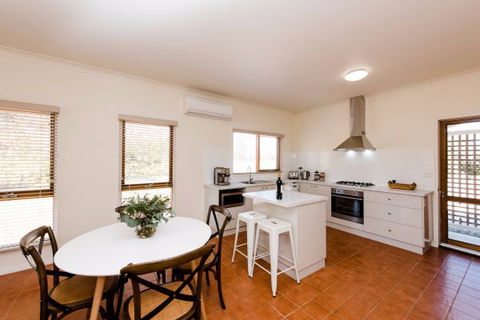 Cottage On The Murray - SA Accommodation 4
