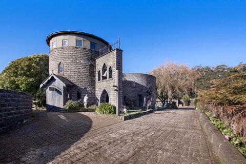 Castle Suites - Kryal Castle - SA Accommodation 8