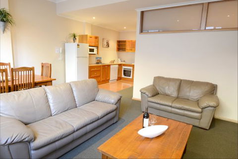 Falls Creek Country Club - SA Accommodation 9