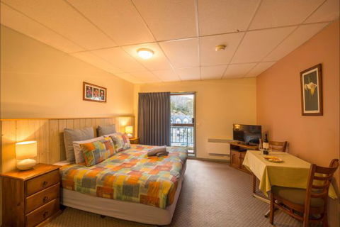 Falls Creek Country Club - SA Accommodation 8