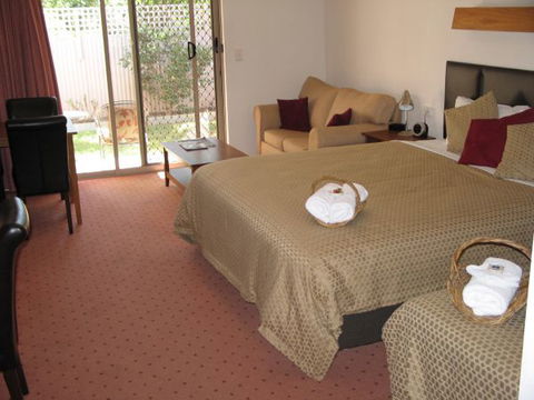Golden Chain Wine Village Motor Inn - SA Accommodation 1