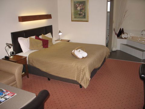 Golden Chain Wine Village Motor Inn - SA Accommodation 2