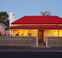 Shurdingtons Cottage - SA Accommodation