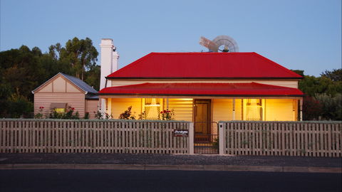 Shurdingtons Cottage - SA Accommodation 0