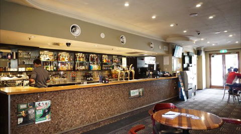 Royal Hotel Ryde - SA Accommodation 2