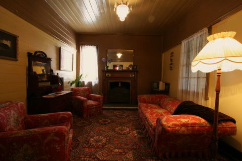 Shurdingtons Cottage - SA Accommodation 4