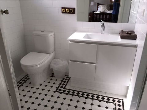 The Corner Hotel Alexandra - SA Accommodation 2