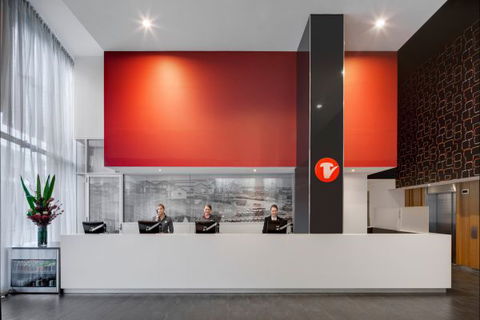 Travelodge Hotel Melbourne Docklands - SA Accommodation 0