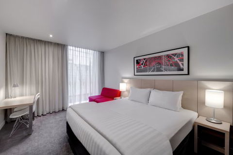 Travelodge Hotel Melbourne Docklands - SA Accommodation 1