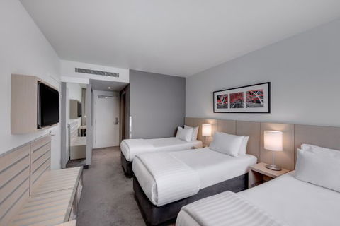 Travelodge Hotel Melbourne Docklands - SA Accommodation 2