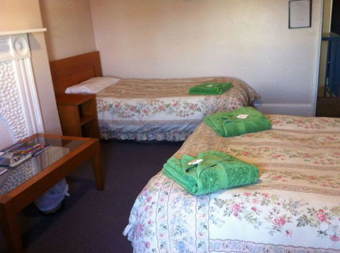 Victoria Hotel - SA Accommodation 3