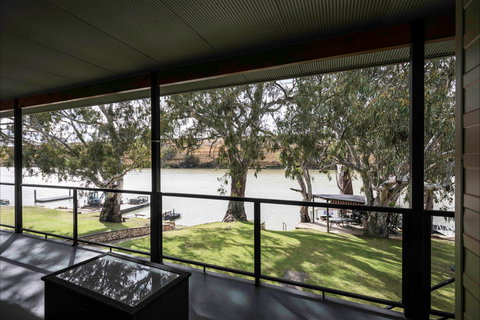 192 Page Drive Blanchetown -River Shack Rentals - SA Accommodation 1